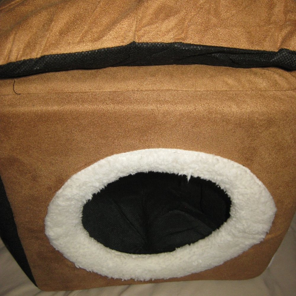 NEW PETMAKER BED COZY CAVE CUBE BED HIDEOUT for CAT or DOG Caramel & White 13x12